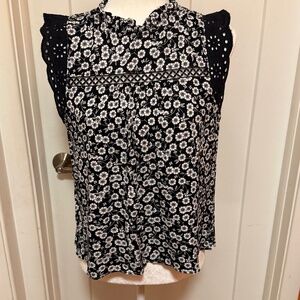 *GENTLY WORN* LOFT Size S Ruffled Sleeveless Blouse